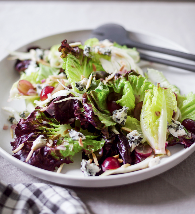 https://newengland.com/today/food/salads/green-salads/red-leaf-salad-with-grapes-fennel-and-blue-cheese/